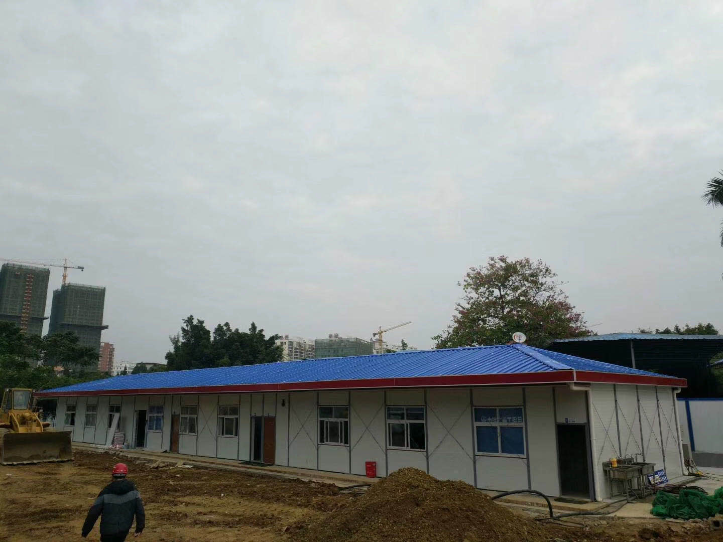 西安75mm彩钢房设备间 新城活动房安装效果图