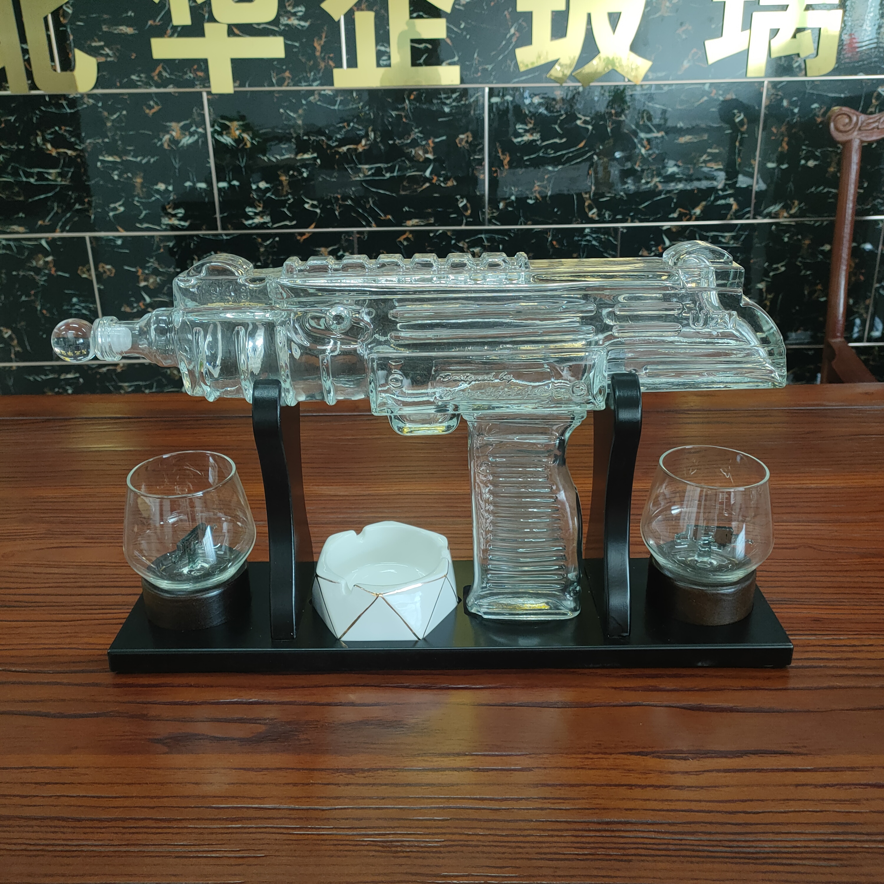 河间华企玻璃制品有限公司 异形酒瓶 高硼硅玻璃容器 手工艺酒瓶