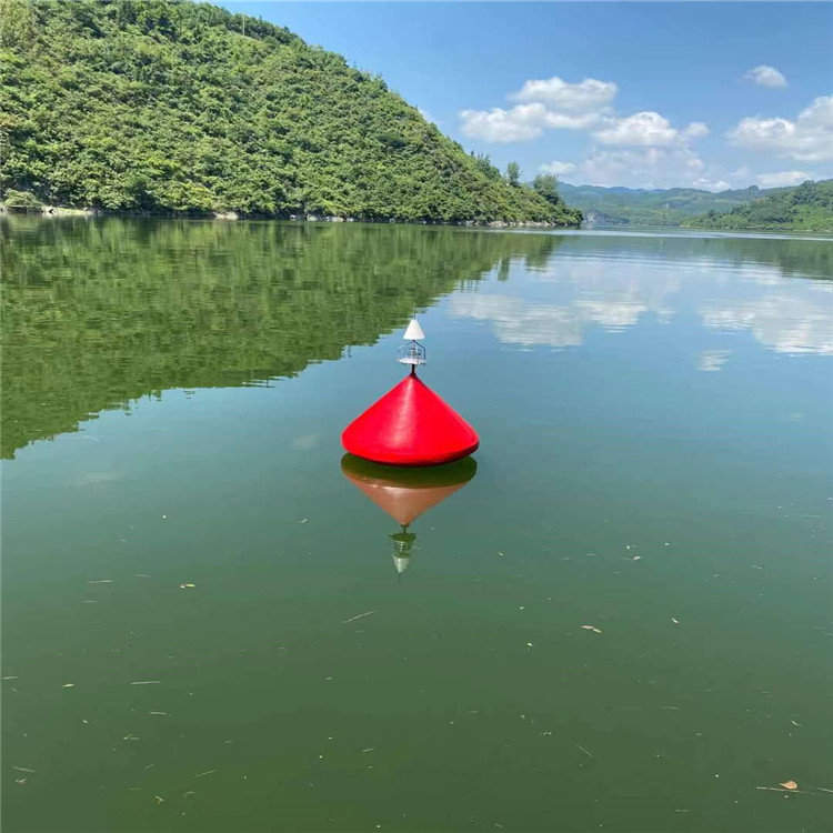 安装太阳能板,通讯天线,警示灯标,雷达反射器配件,以及浮标吊装连接件