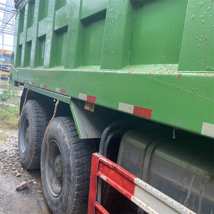 出售二手豪沃国五自卸货车绿皮工程自卸车环保5米8大厢自卸