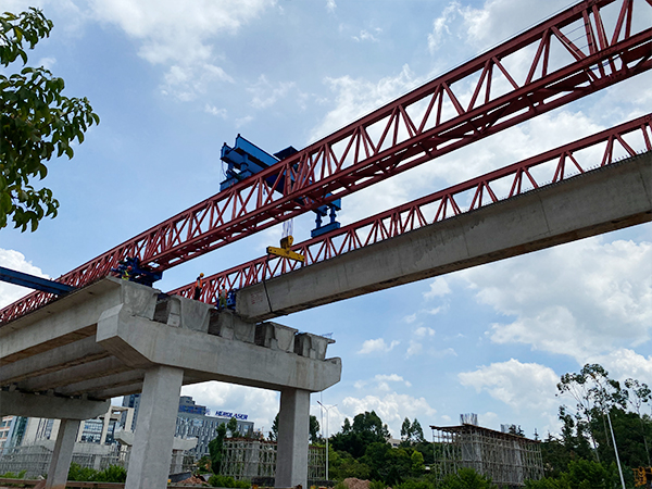 云南昆明120吨双导梁架桥机的类型多寿命长
