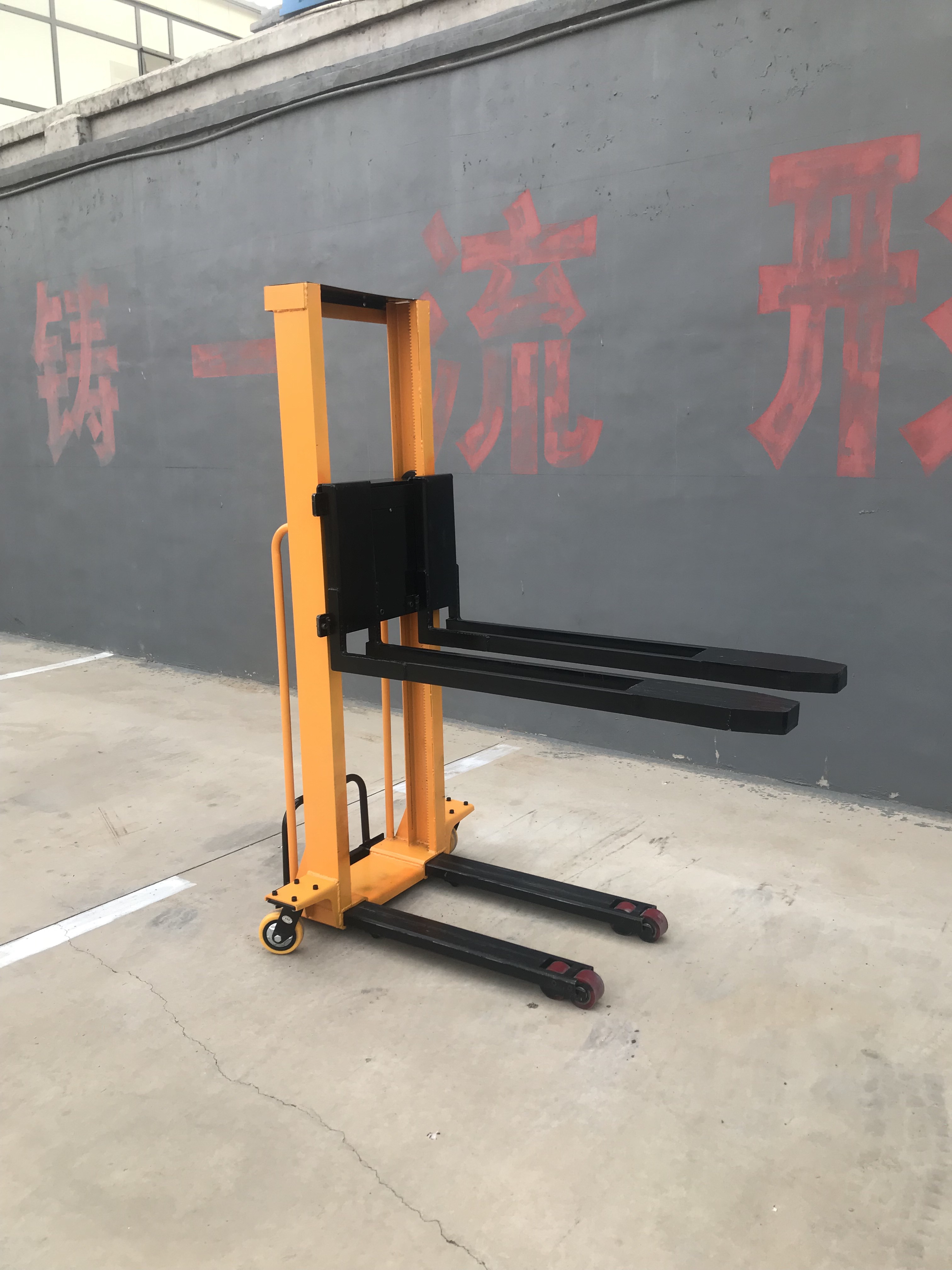 电动随车叉车 上下货神器 便携式1吨叉车 小型全自动推高升降车