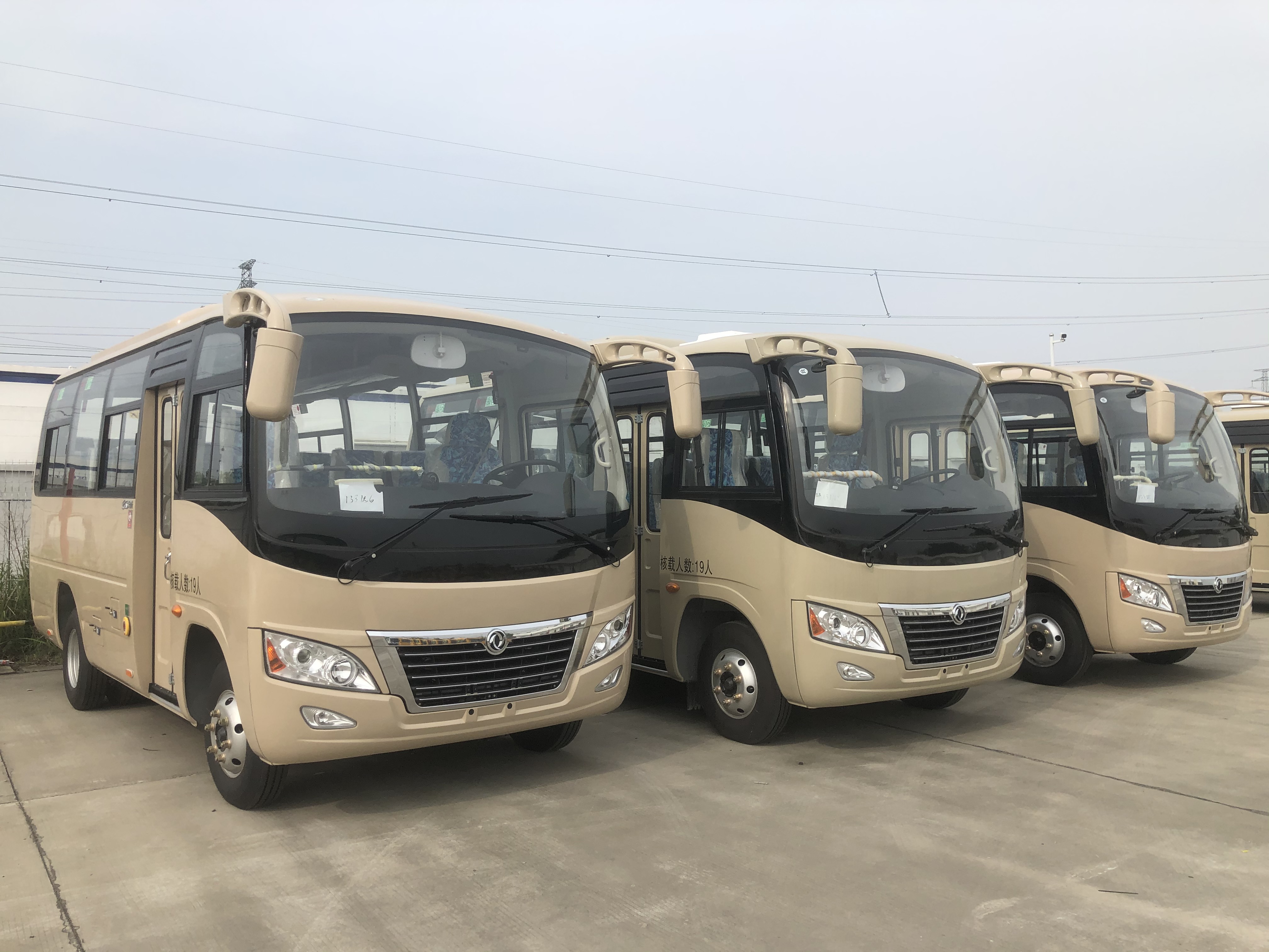 菏泽东风19座通勤车厂家 二汽19座通勤车价格