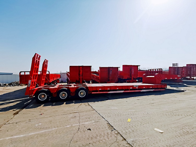 风电运输轴线半挂车14米四线八轴抽拉低平板挂车