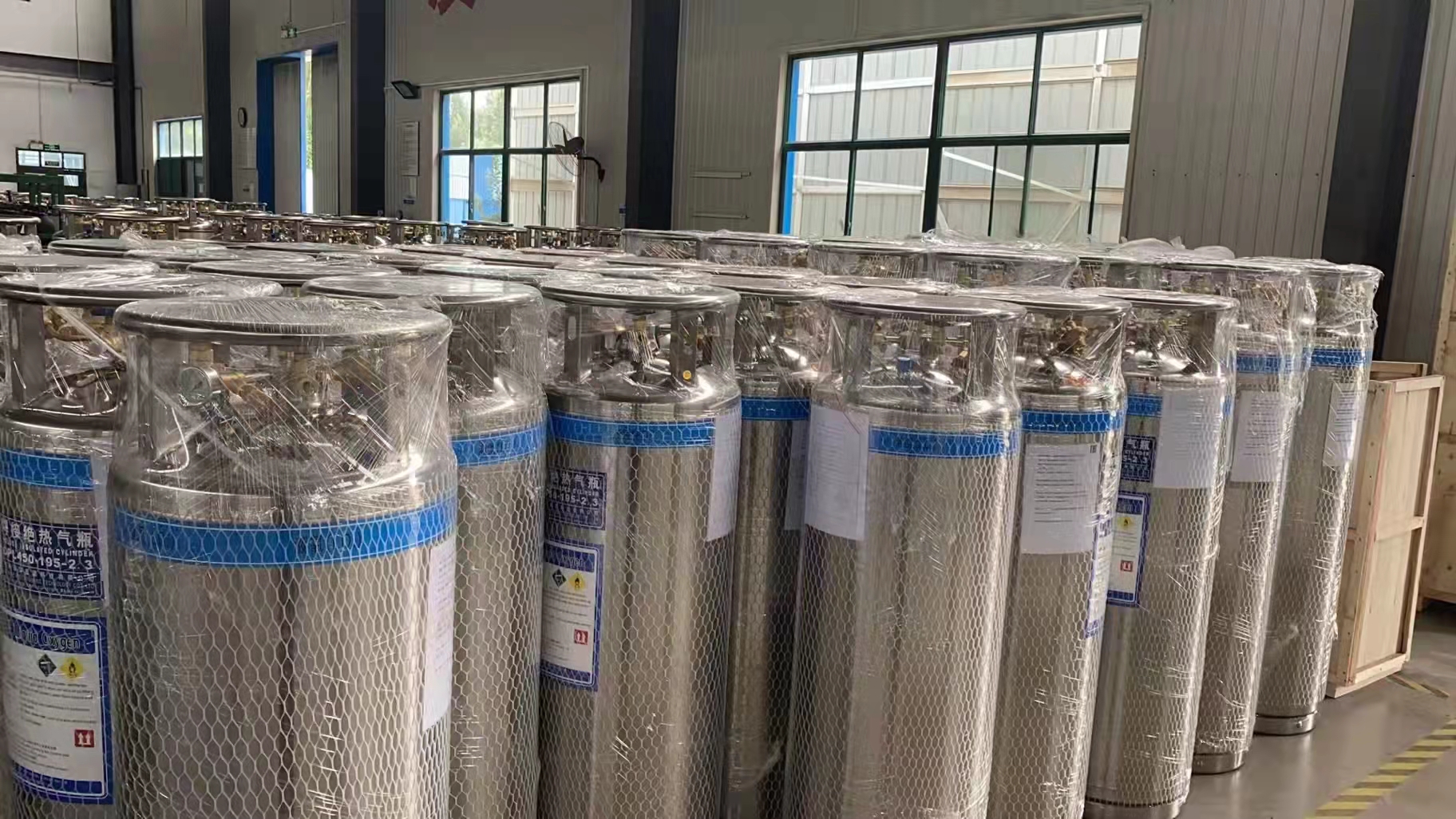 云南德宏液氮杜瓦瓶小型点供制造厂家