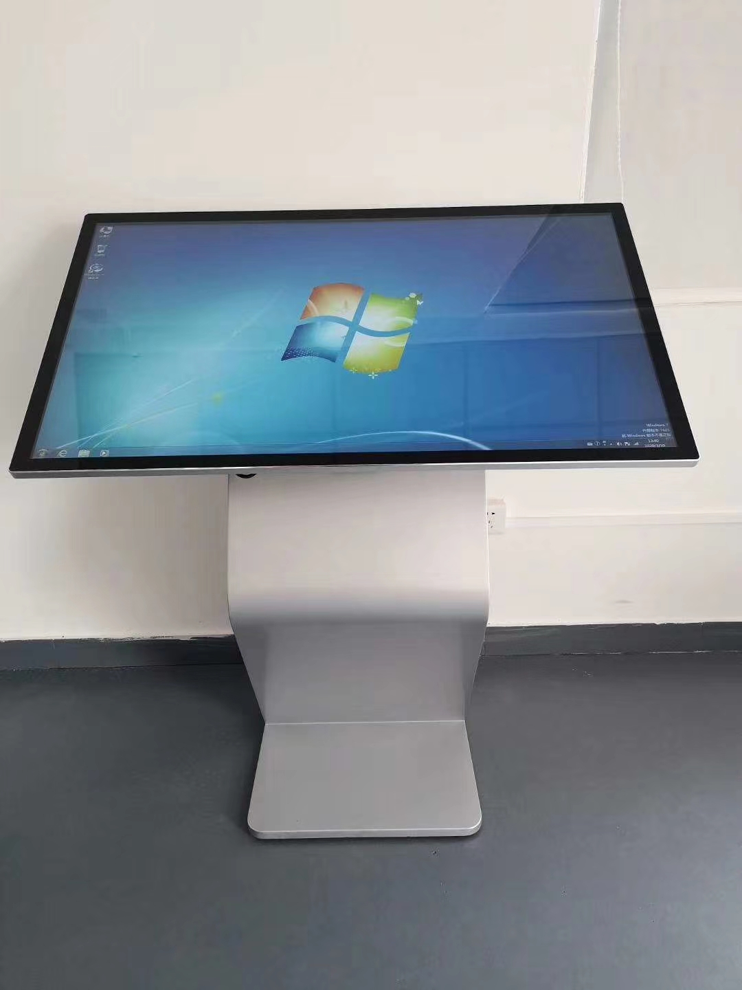 智能触摸查询互动一体机厂家