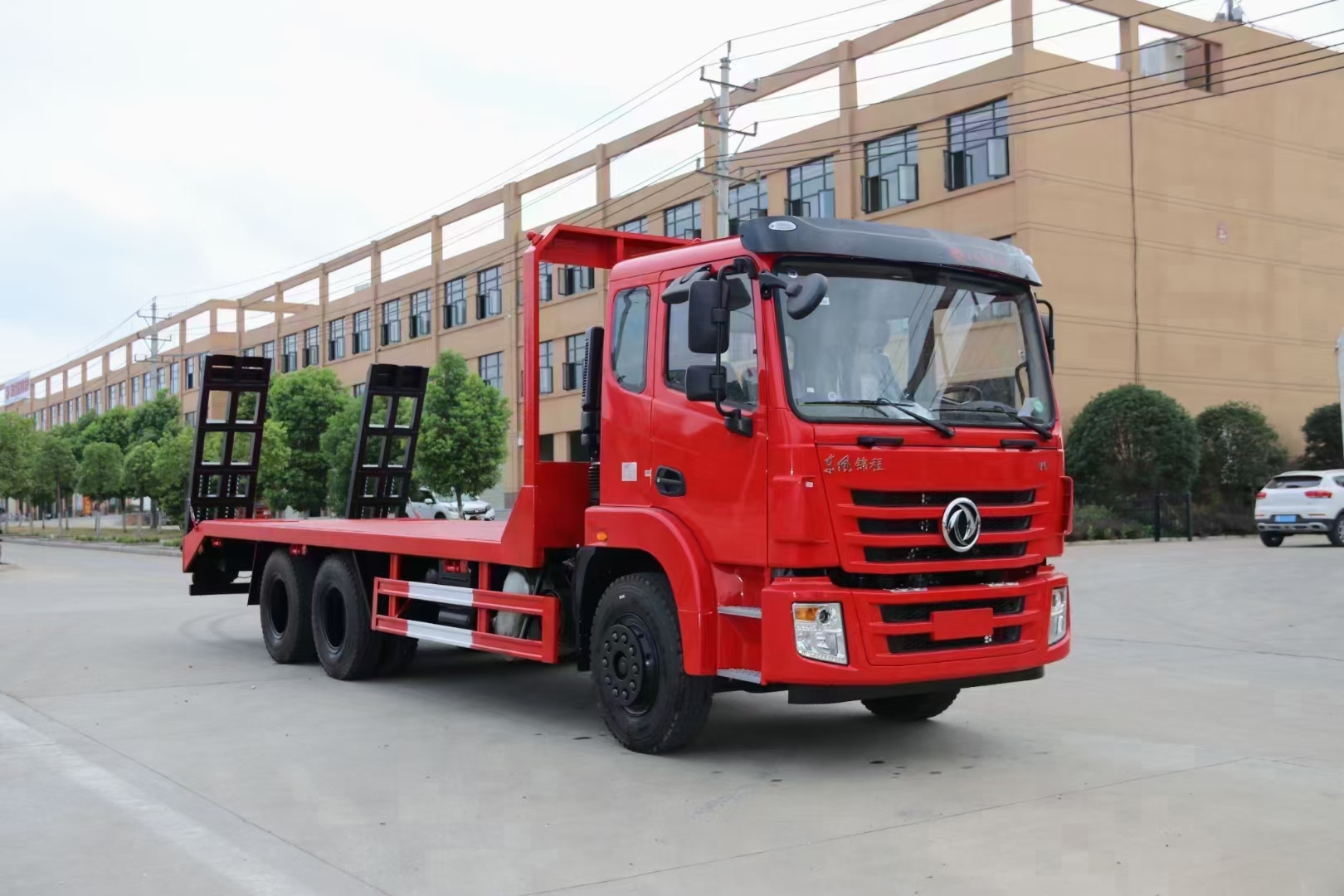 国六东风锦程后双桥平板车