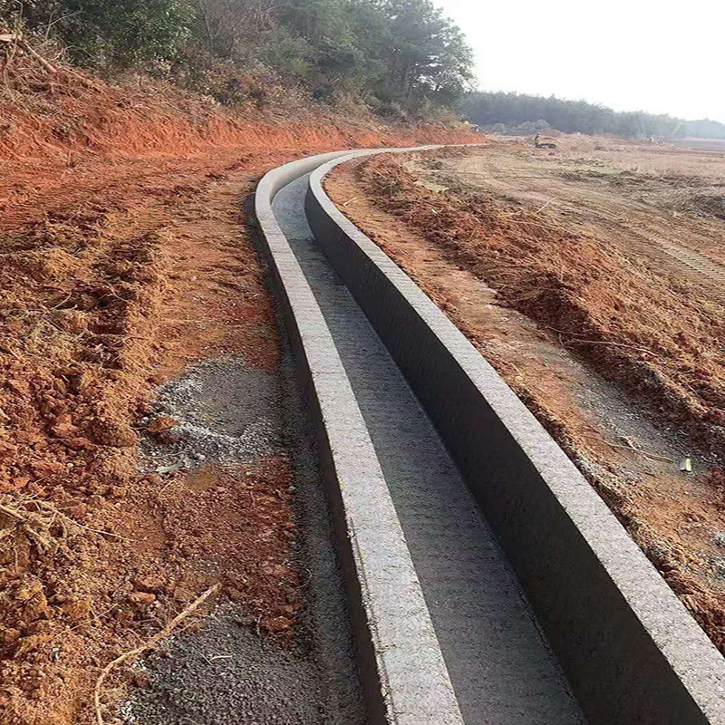 鑫迎机械定制自走式渠道成型机