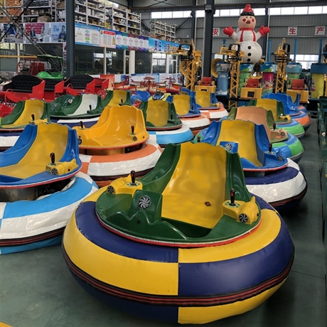 广场电动碰碰车山东金耀游乐设备厂家游乐场碰碰车价格及图片表