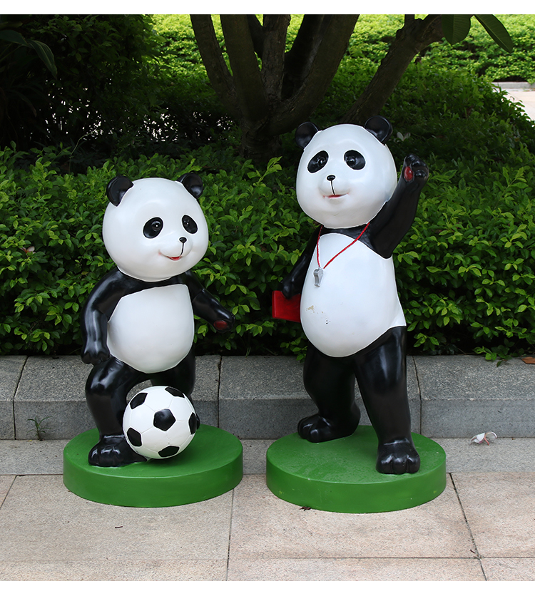 黄埔校园玻璃钢雕塑 足球熊猫雕塑 学校公仔雕塑摆件