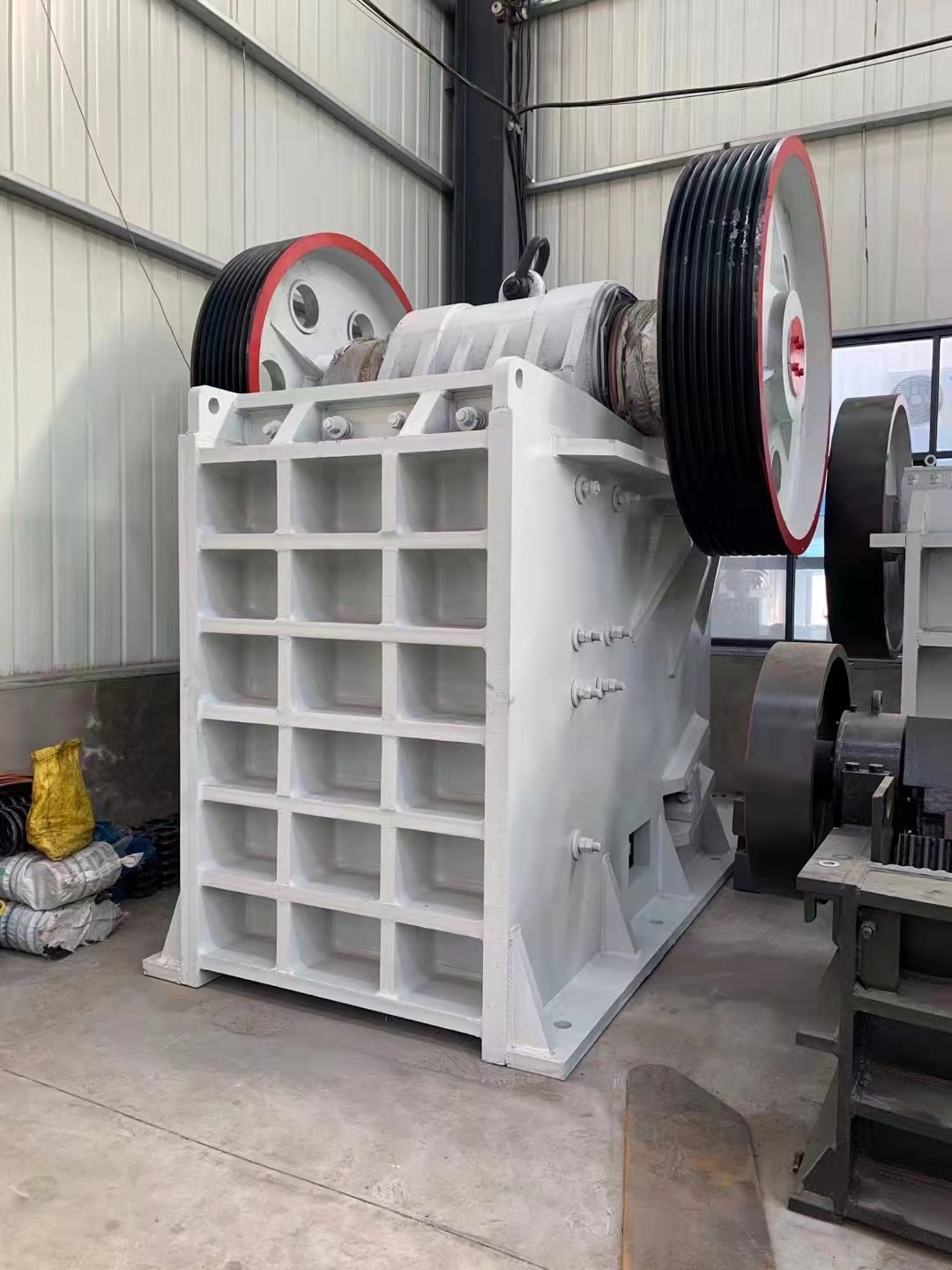 小型鹅卵石破碎机,鄂破打石机