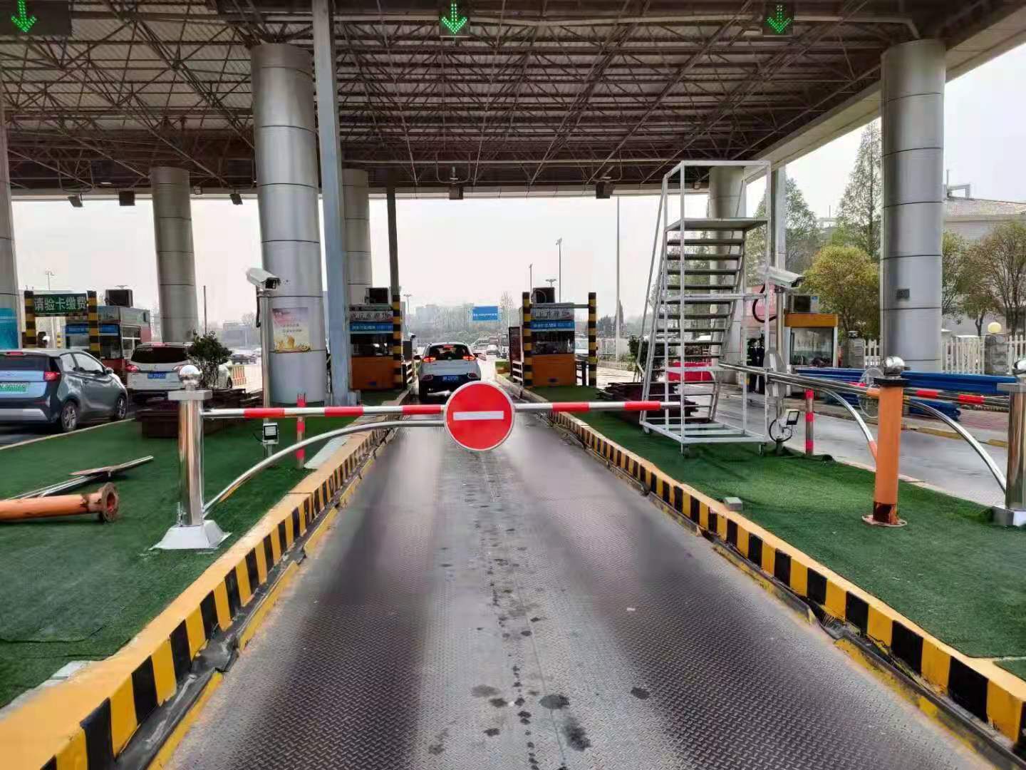 宝鸡手动封道栏杆机手动挡车器收费栏杆道闸杆