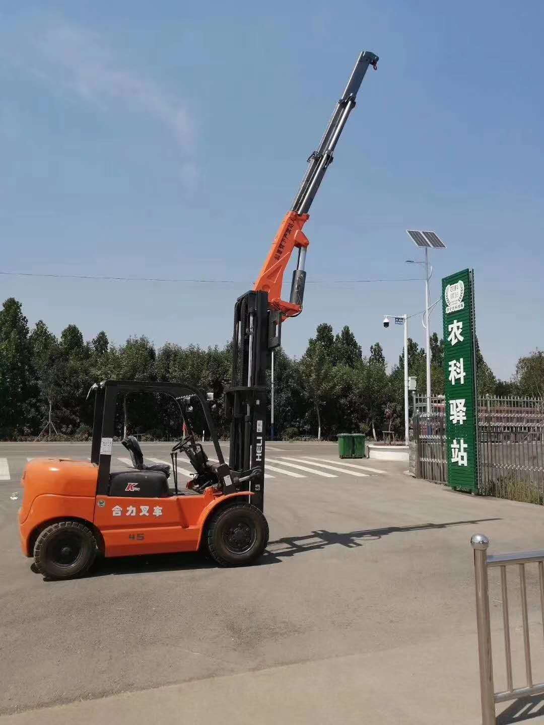 叉车飞臂吊拆装五分钟当吊车高空作业车使用