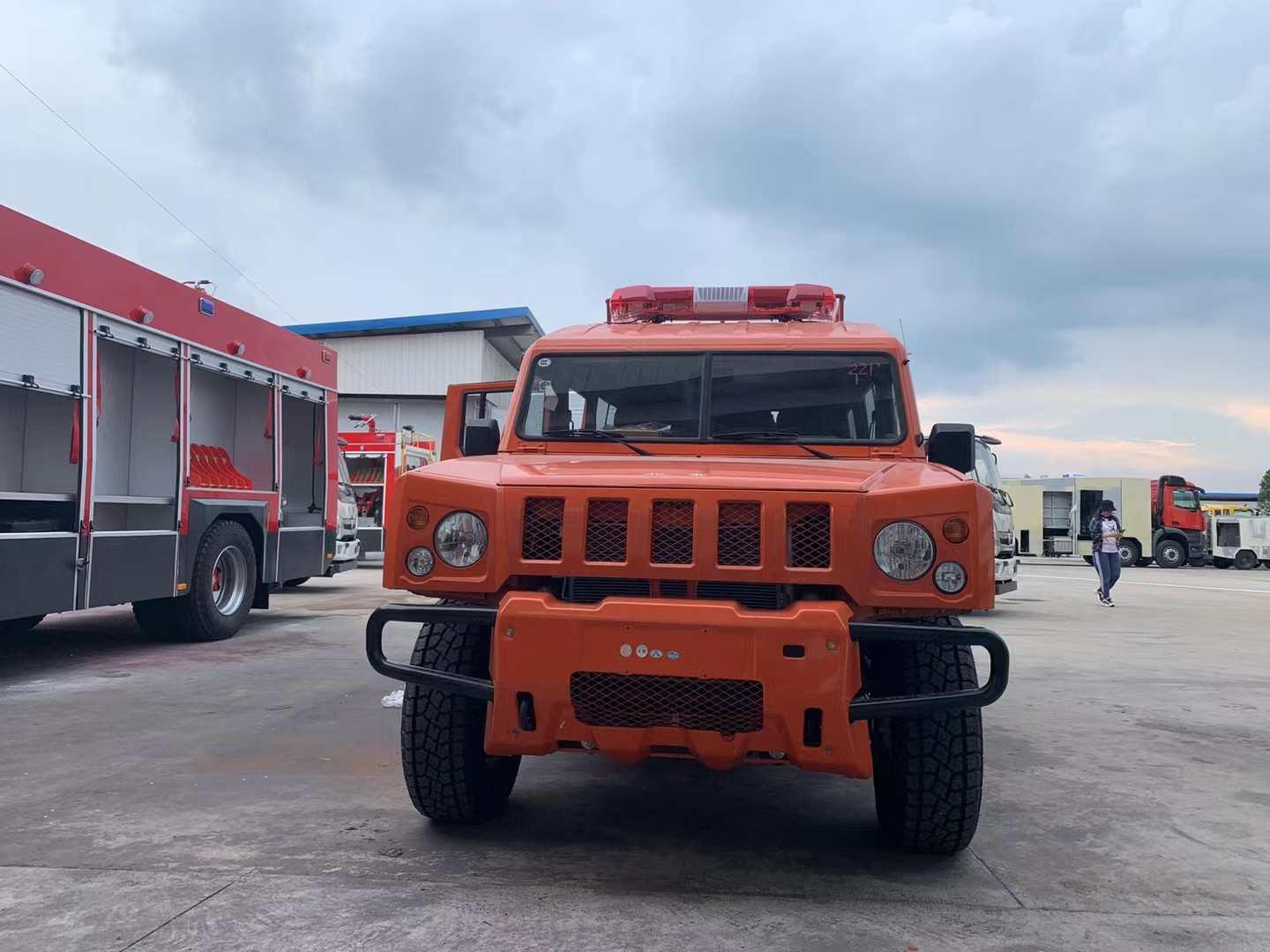 森林消防车北京吉普供水消防车四驱越野森林消防车