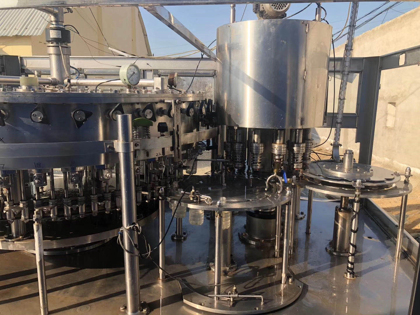 台湾劲黄套标机3.6万瓶每小时产能