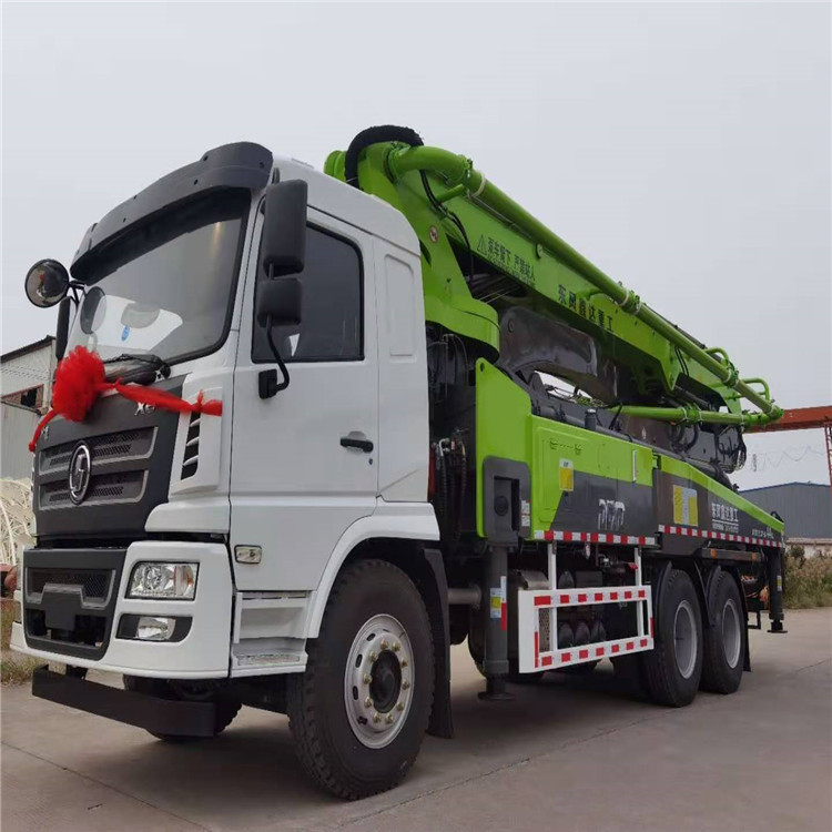 东风鑫达泵车混凝土泵车用大直径输送缸轻松应对农村狭小场地