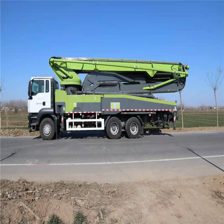 东风鑫达国六新车进口高配三一泵送系52米小型泵车