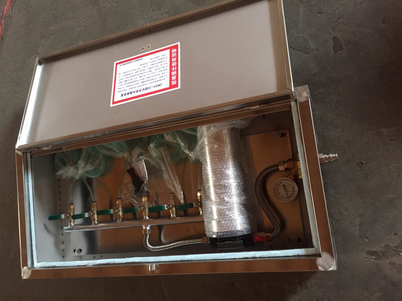 温度:5—45℃市政自来水;饮水出口:5个运用软管压风供水水自救装置