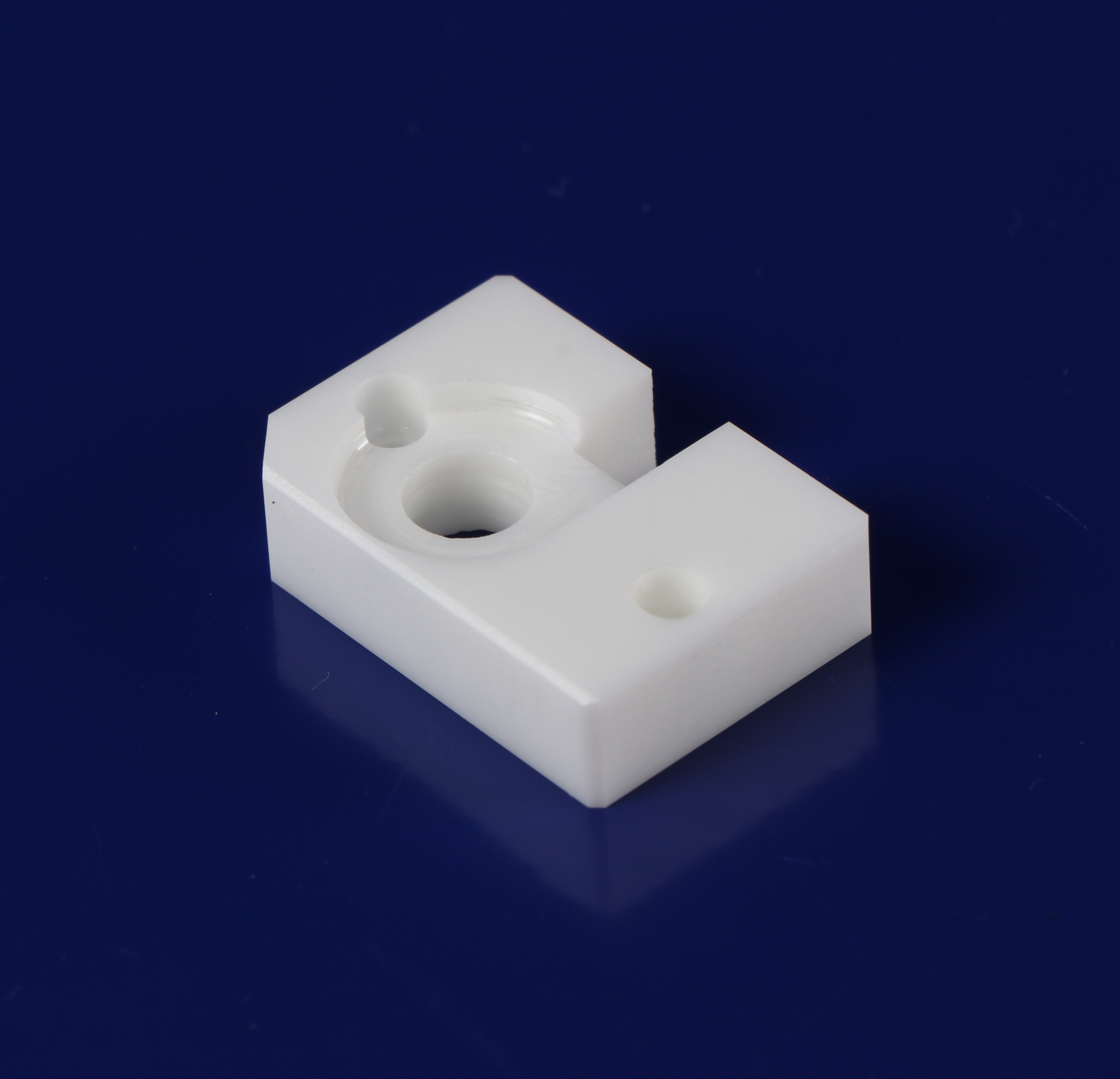 迈博陶瓷定制耐磨高硬带孔氧化锆陶瓷支撑块