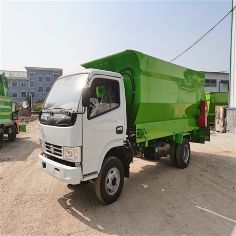 五立方柴油撒草机 养殖柴油撒草机两种动力喂料车