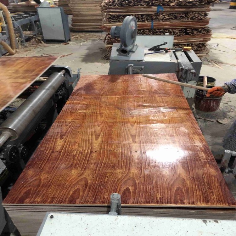 厂家供应高层建筑模板桥梁模板工地工程用木板材9层松木大红板广西