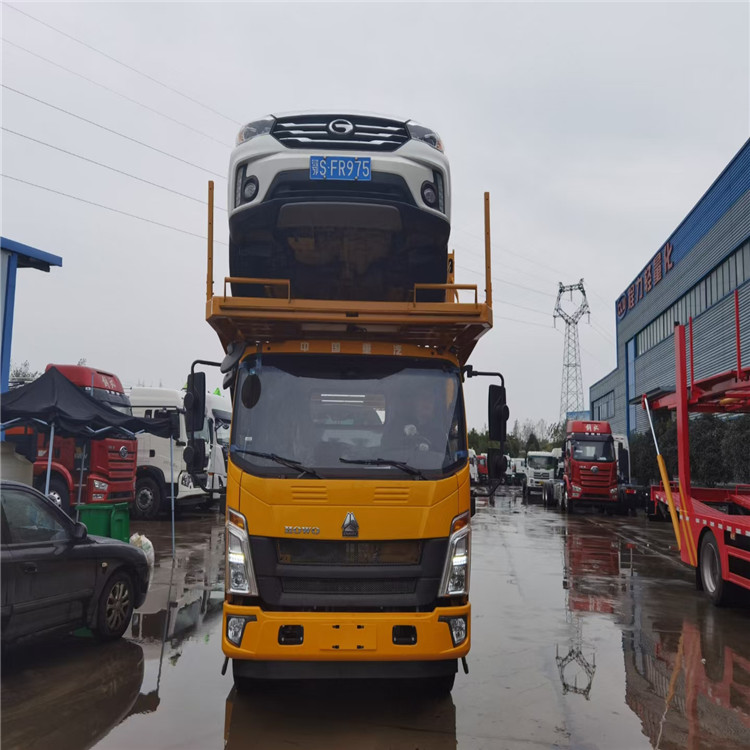 郭大少安排了司机师傅从吉林来到程力提车,现场学习黄牌轿运车的操作