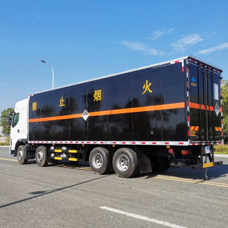 20吨废电池运输车前四后八杂项危废运输车9米5厢式危险废物转运车