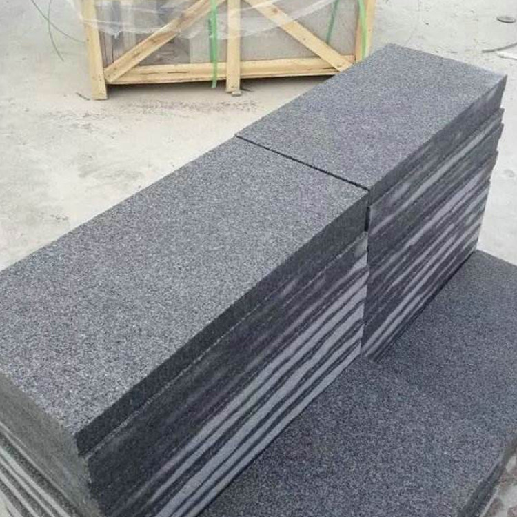 芝麻黑石材加工厂家芝麻黑水洗面喷砂面广场铺装矿厂批发