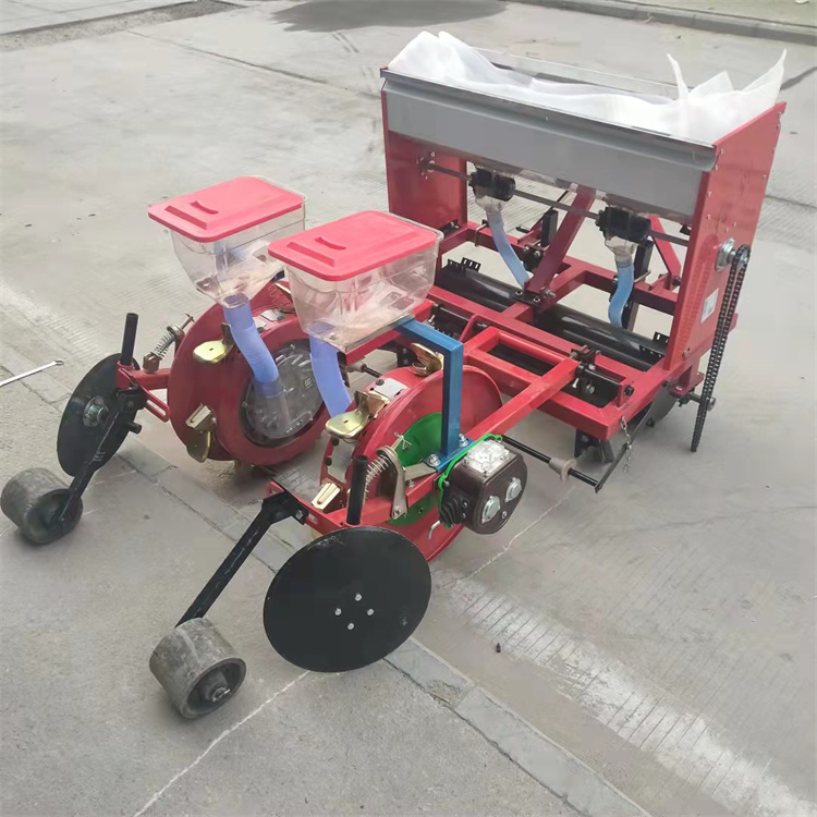 玉米覆膜播种机谷子铺膜点播机辣椒覆膜精播机