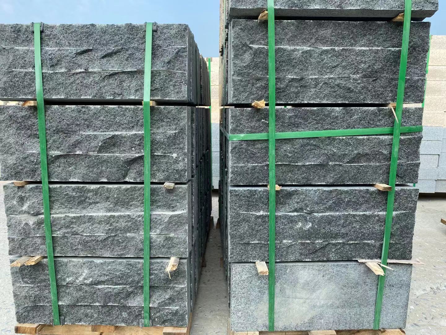 江西芝麻黑火烧面马蹄石小方块树池内铺装墙面装饰源头厂家加工发货