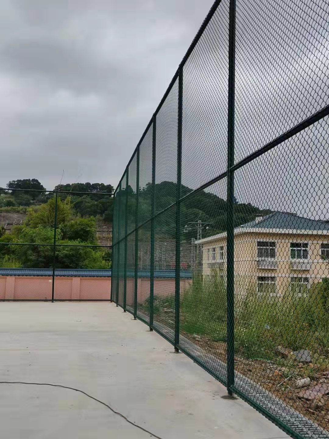 运动场球场围网厂家 宇庆生产篮球场护栏网 绿色体育场护栏网