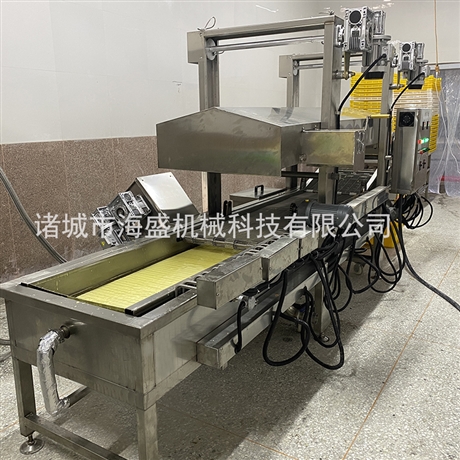 全自動麻團油炸機 臭豆腐全自動油炸設(shè)備 自動刮渣油炸流水線