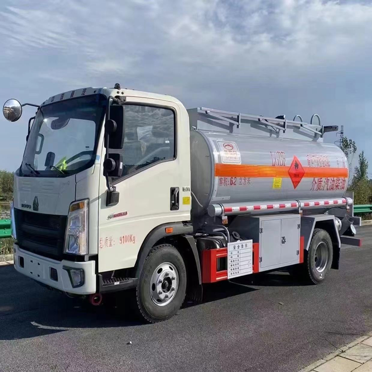 5吨油罐车带加油机厂家报价售后无忧