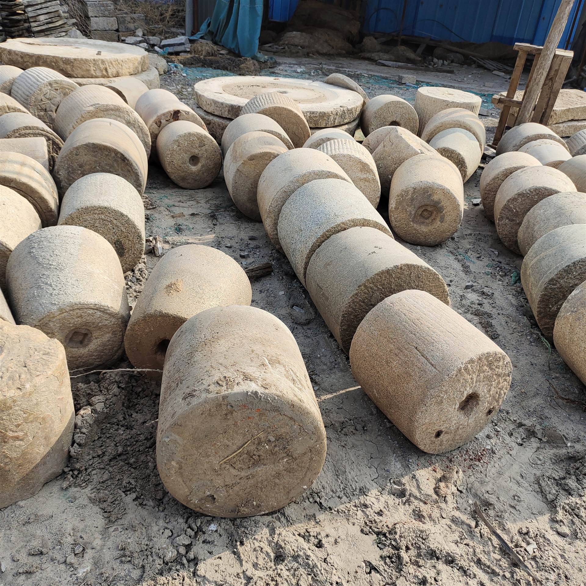 厂家供应农村青石老石磙 别墅仿古台阶铺路旧石磙 民间老物件