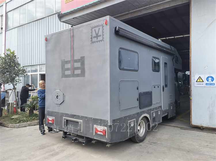 房车,整车采用笼式钢结构车箱,三明治结构,内外钢板中间隔热保温材料