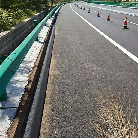 邊溝攤鋪一體機 牙肩石預(yù)制滑模機 護坡滑模機
