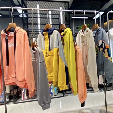 乔帛moult女装是什么品牌外贸服装尾货巴宝莉卫衣女东门服装批发市场