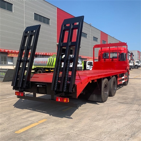 200挖机拖车东风后双桥平板运输车能拉2字头勾机的板车