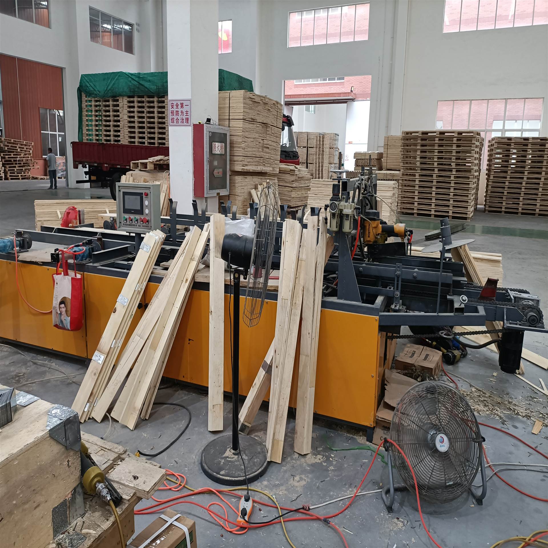 多片锯厂家木条护角制作设备木工机械钉角机护角机