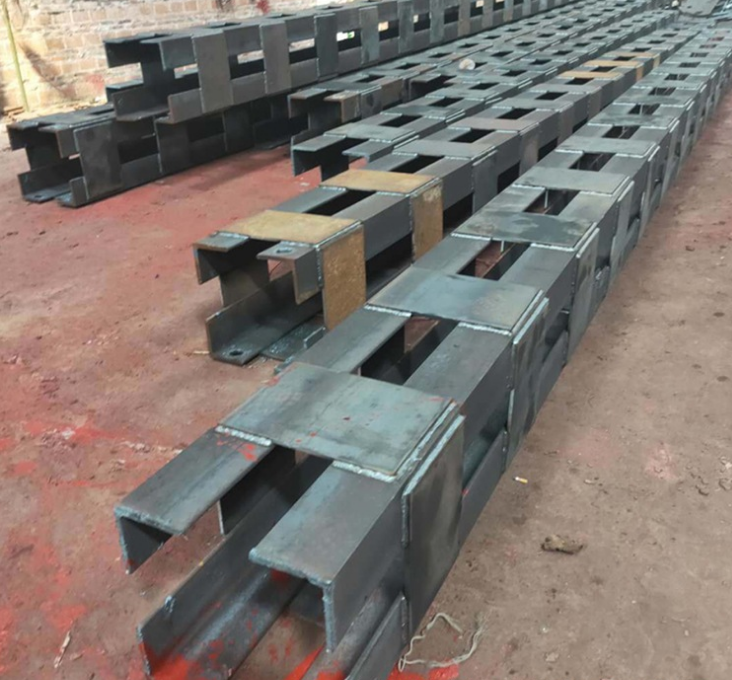 供应大型角钢焊接格构柱地铁钢结构件硕资管道