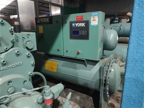 出售二手约克冷水机1160KW约克水冷螺杆式冷水机组，承接工厂拆除