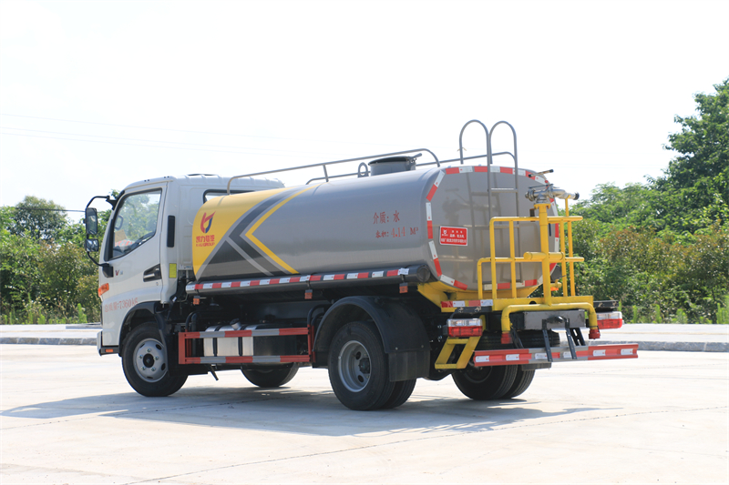 盘锦市政工程洒水车农用工程喷洒车