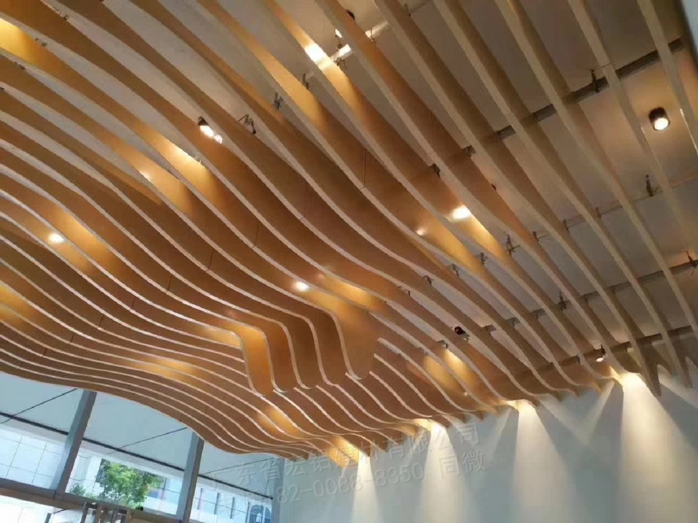 耐旧木色曲面墙面装饰板弧形方通弧形方通板定做