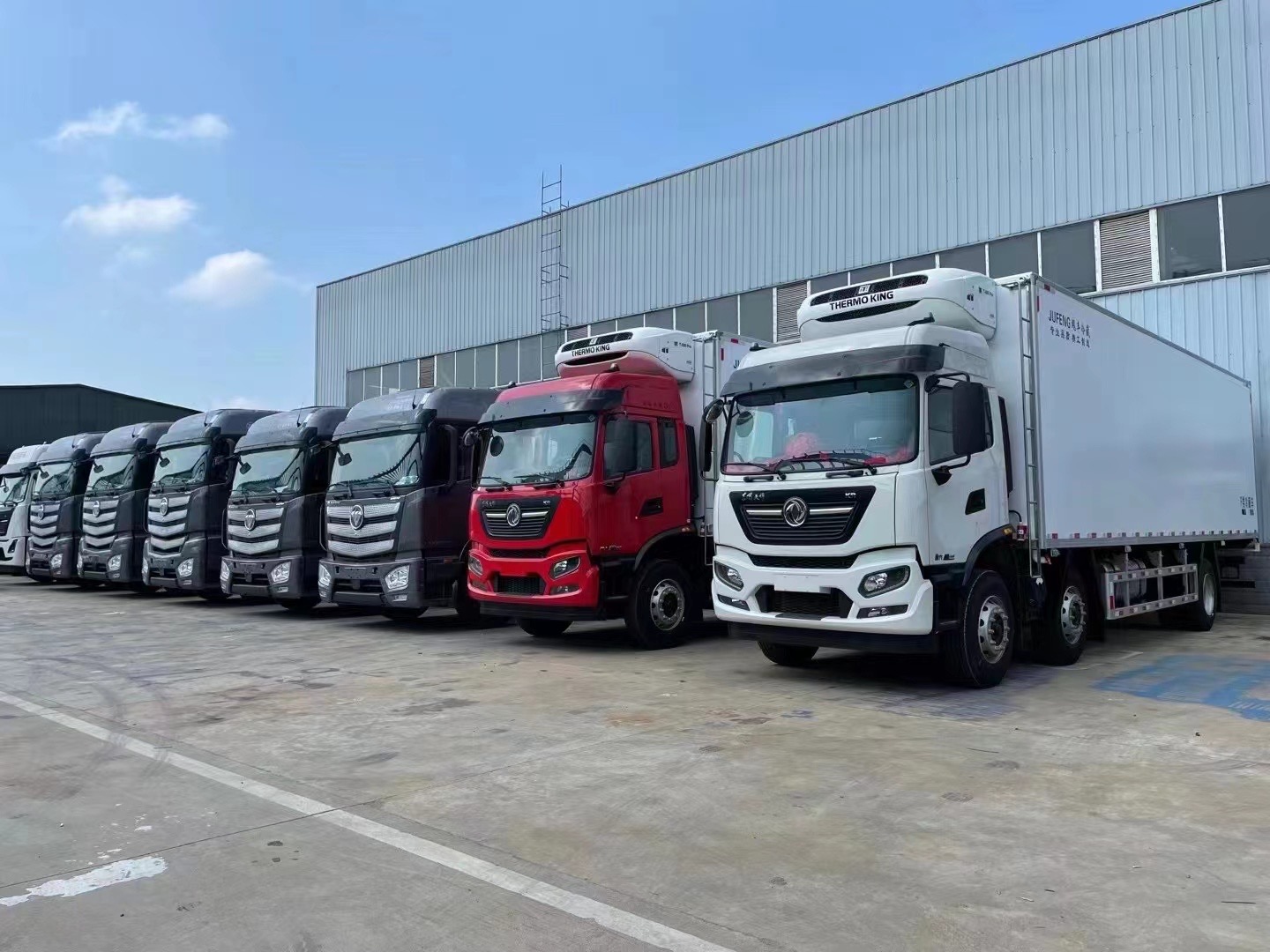 国六东风天龙kl前四后八冷藏车9米6冷藏车厂家支持分期