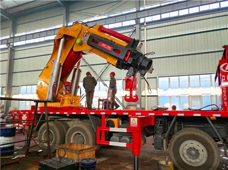 100吨曲臂吊大吨位吊机定制程力吊机低空作业操作方便