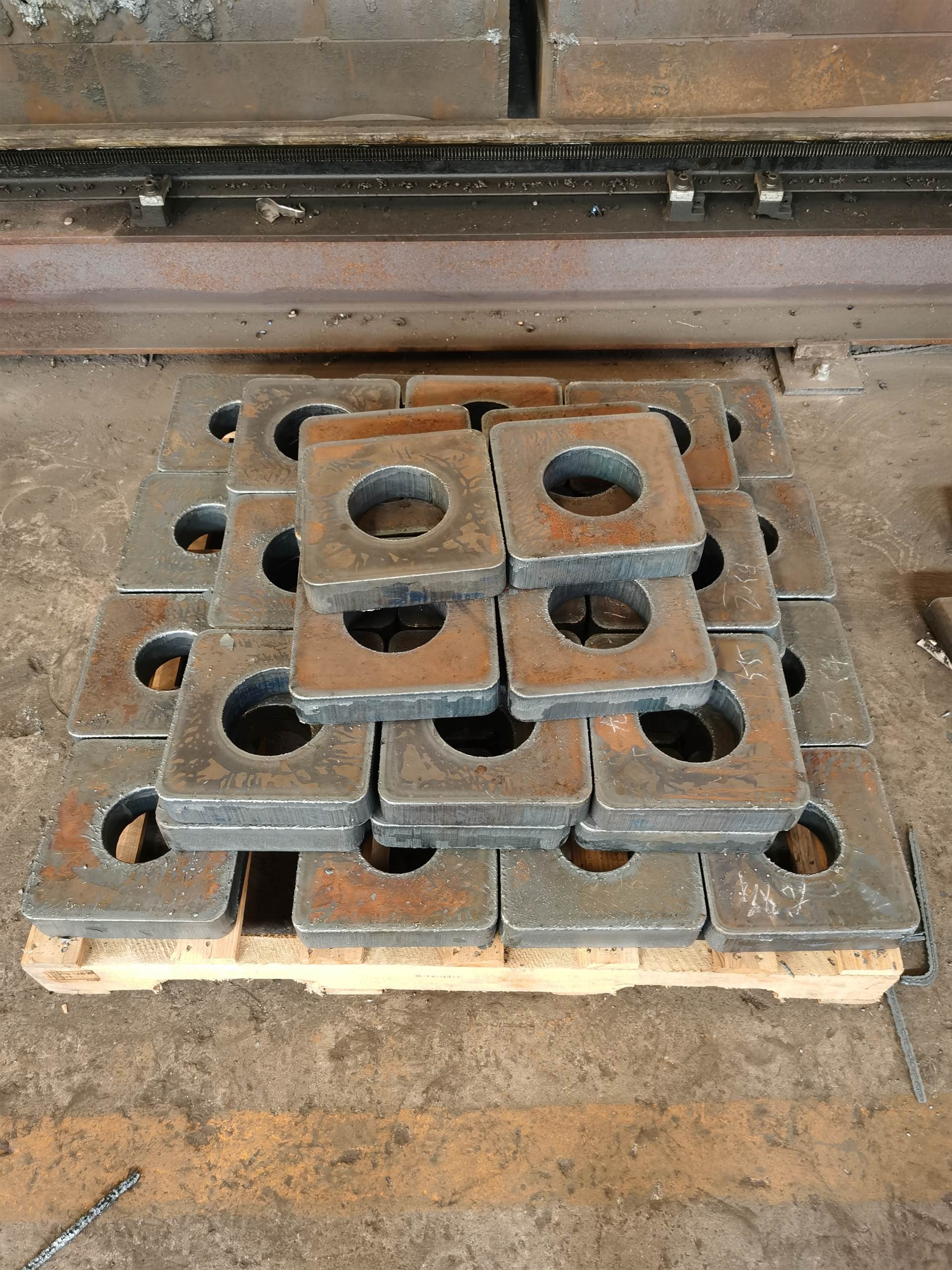 江苏钢板厂65mn钢板下料加工550d钢板切割下料品质保证