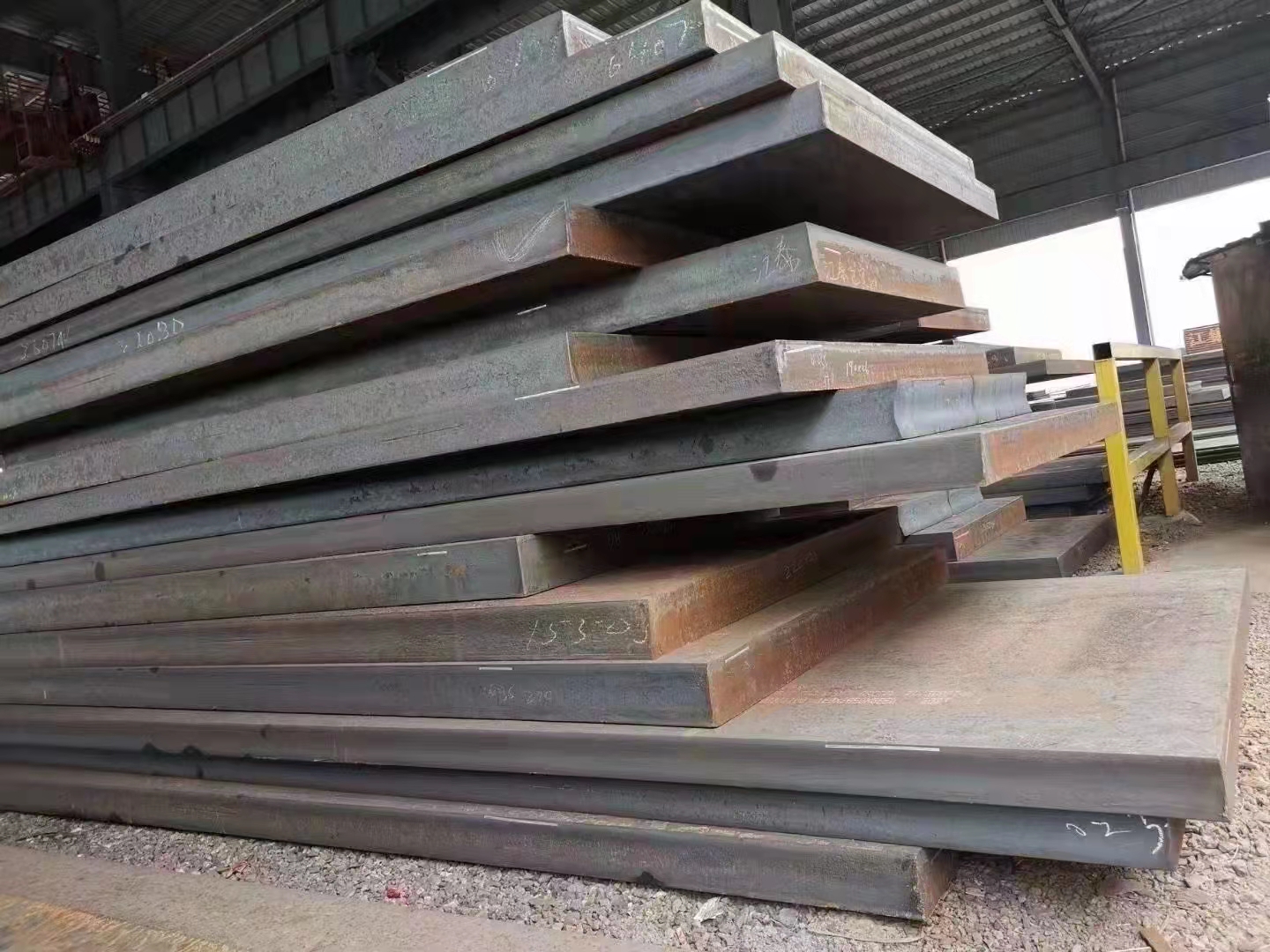 绵阳钢板厂550mm钢板零割q690d板宽拉一刀精益求精