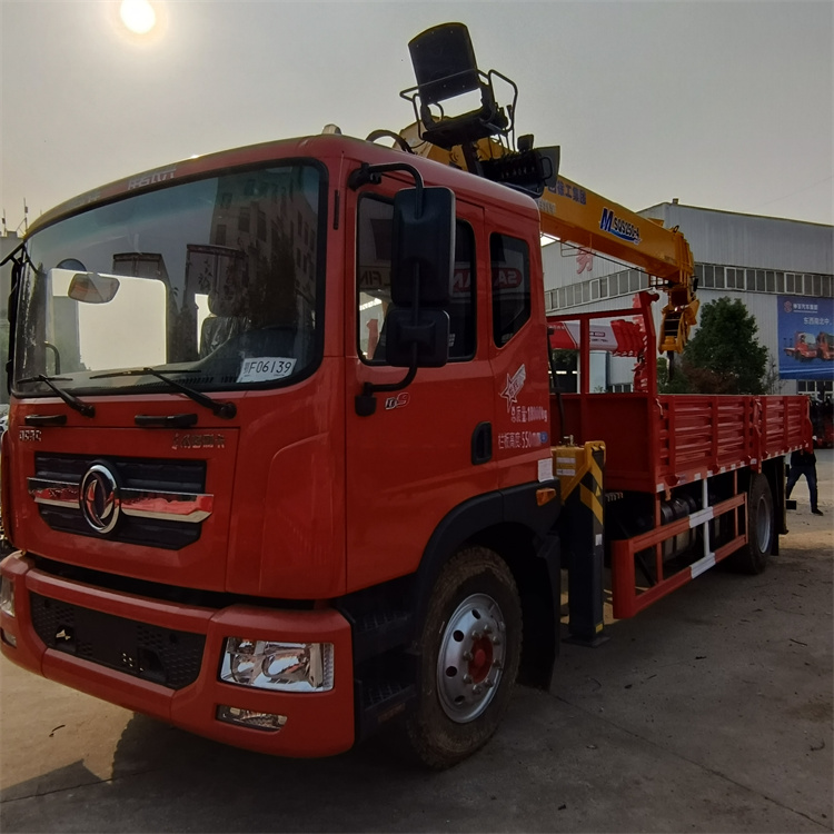 东风多利卡D9单桥 徐工10吨随车吊新车 车厢5米2