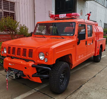 2方森林消防车吉普四驱越野灭火车森林消防供水车