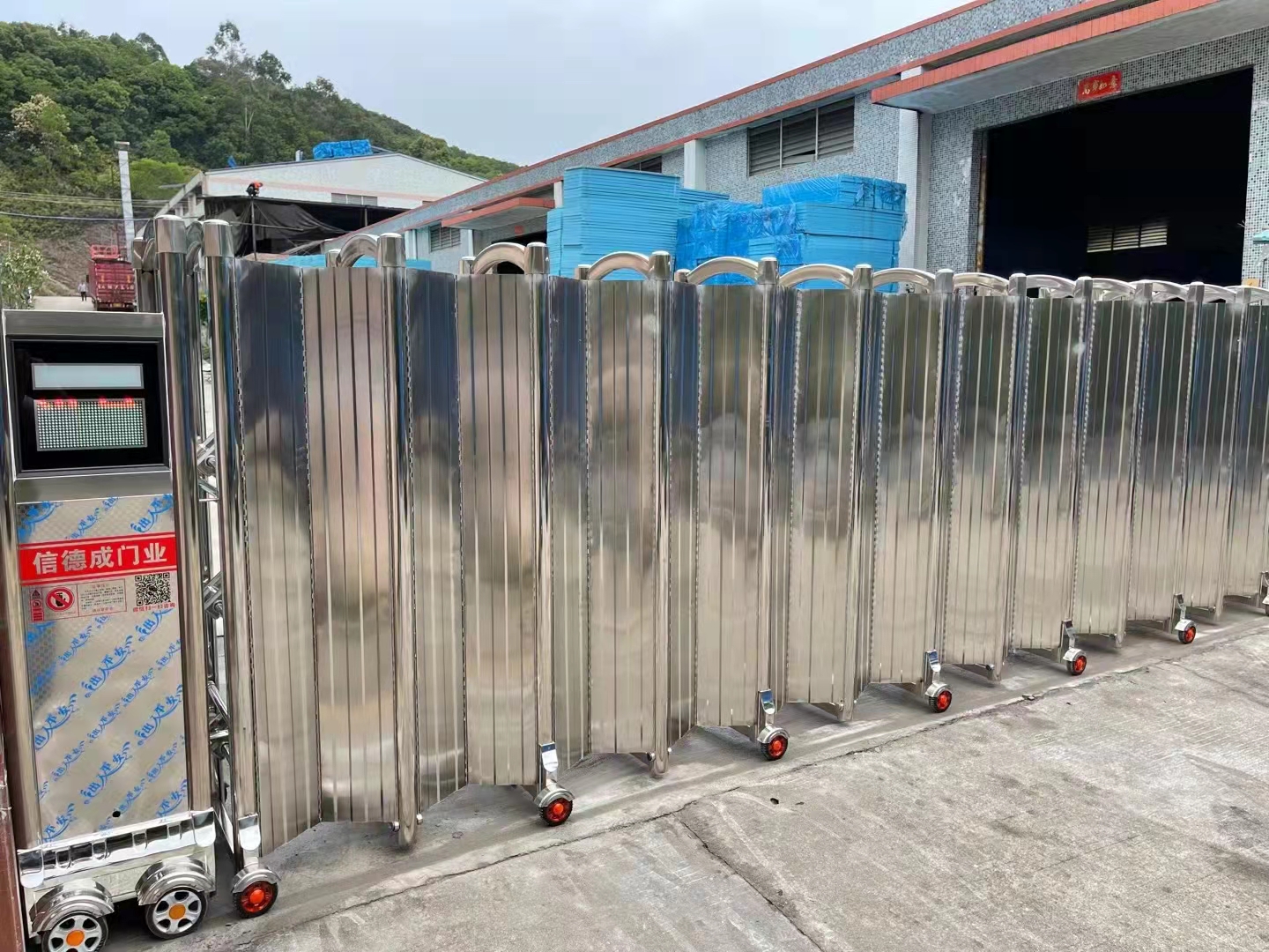 买值得入手的电动伸缩门不锈钢伸缩门质量保证道闸